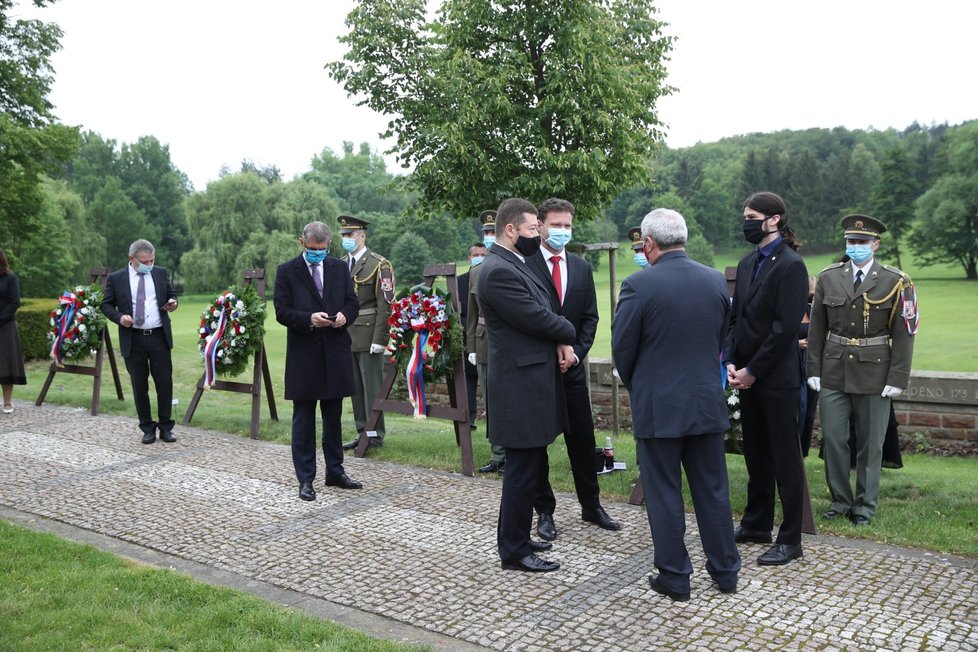 Pietní akce v Lidicích k 78. výročí od vypálení původní vsi. Hold vzdalo několik vysoce postavených zákonodárců (10. 6. 2020).