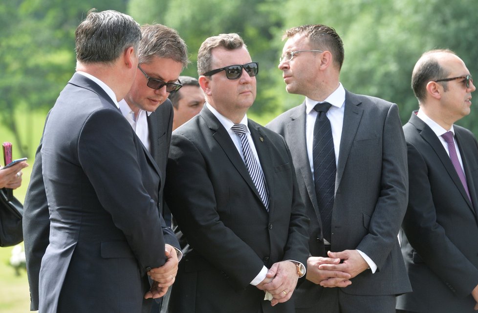 Ministr kultury Antonín Staněk (uprostřed) se 15. června 2019 v Lidicích na Kladensku zúčastnil pietního aktu k 77. výročí vyhlazení obce nacisty.