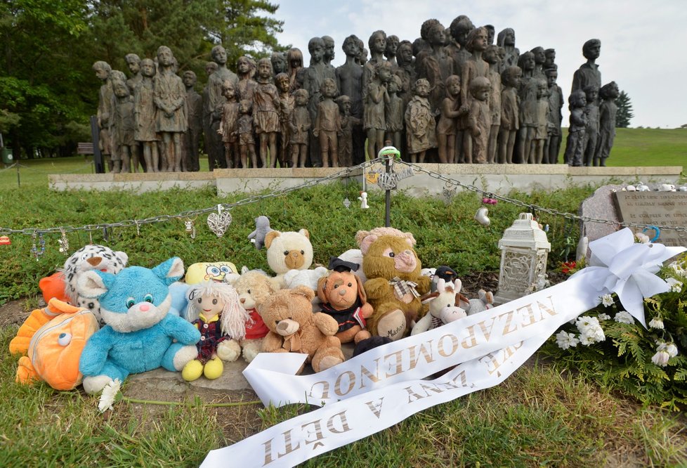 V Lidicích na Kladensku si lidé 15. června 2019 při pietním aktu připomněli 77 let od vyhlazení obce nacisty.