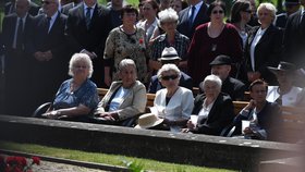 Stovky lidí si dnes v Lidicích připomněly 75 let od zničení obce nacisty.