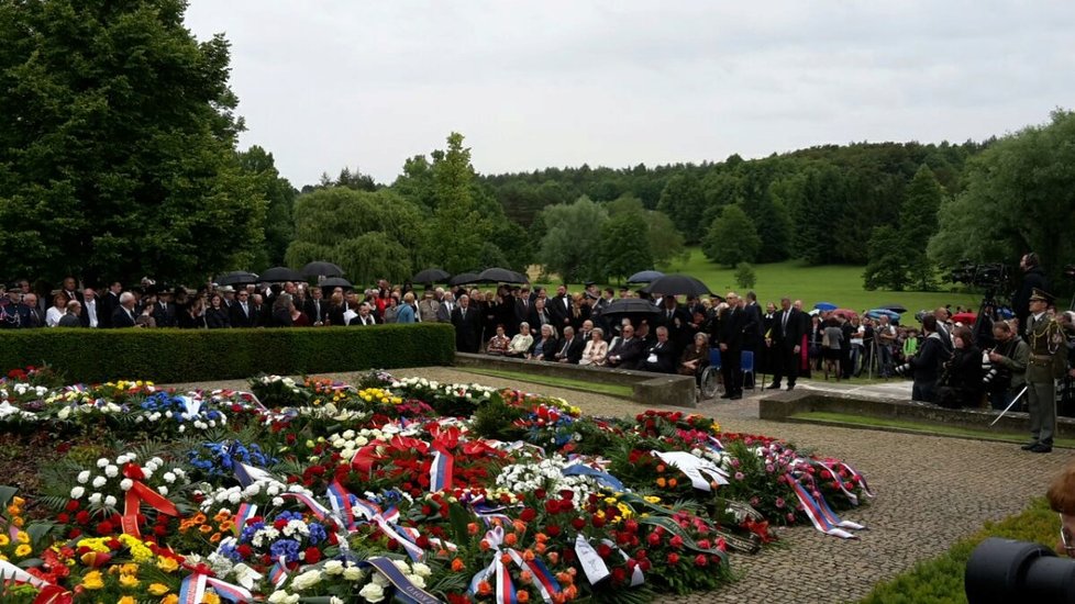 Pieta v Lidicích u příležitosti 74. výročí vyhlazení obce