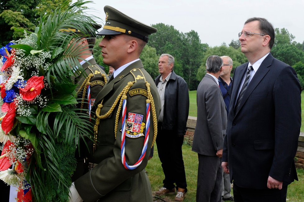 Podle premiéra Petra Nečase znamenalo vypálení Lidic zlom v boji proti nacismu.