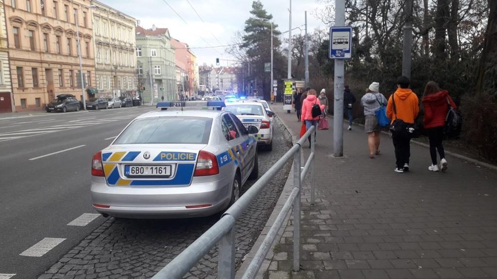 Policisté uzavřeli Lidickou ulici v Brně.