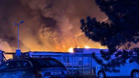 V Kladně v noci hořel obchodní dům Lidl