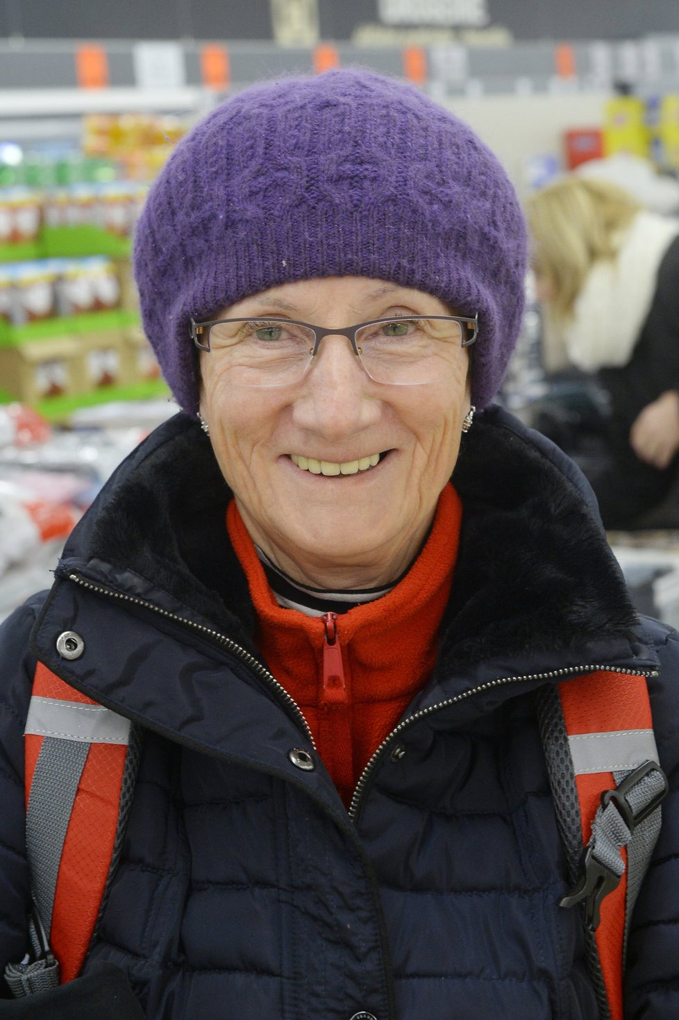 Jarmila (70): Lidl je přece všude na světě.