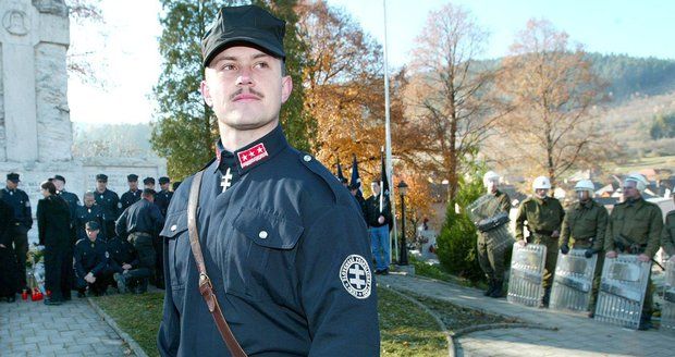 Slovensko zvolilo neonacisty, Kotleba jde do parlamentu. Celkový vítěz je Fico