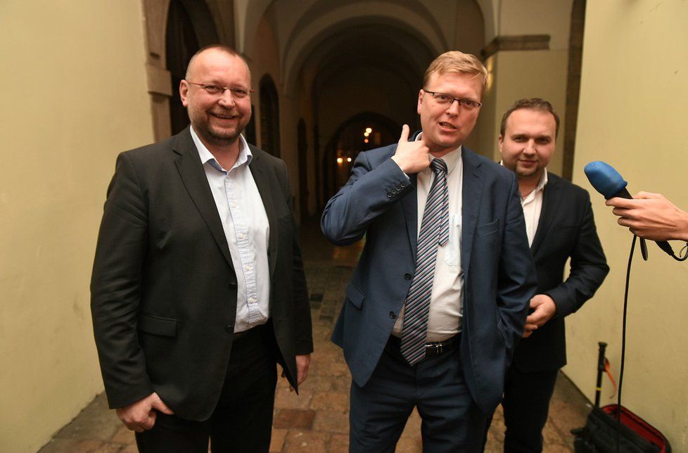 Jan Bartošek z KDU-ČSL spolu s Pavlem Bělobrádkem a Marianem Jurečkou
