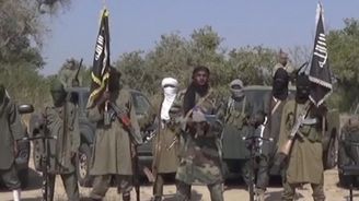 Bojovníci Boko Haram vypálili v Nigérii vesnici a zabili deset lidí