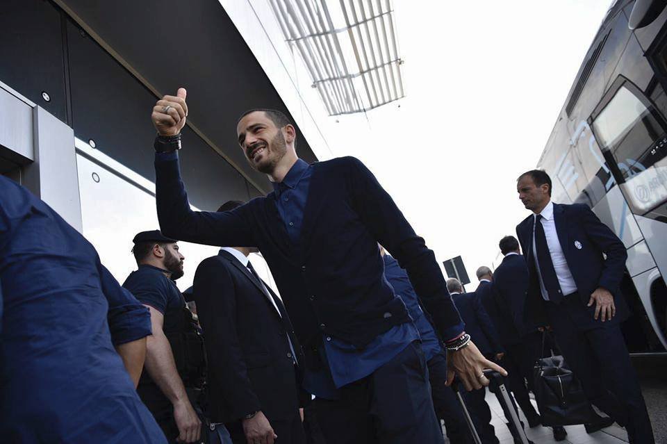 Obránce Juventusu Leonardo Bonucci při příjezdu do Cardiffu