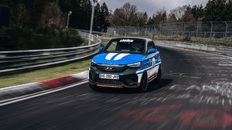 Ligier pro patnáctileté dojel z Paříže na Nordschleife bez tankování. A tam zajel rekord! Ligier pro patnáctileté dojel z Paříže na Nordschleife bez tankování. A tam zajel rekord!