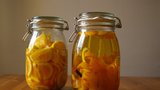 Připravte originální dárek: Pomerančový likér krok za krokem