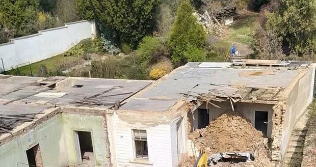 Úřady v případě zbourané neorenesanční vila v brněnské ulici Hlinky dostatečně nespolupracovaly na její ochraně a záchraně, uvedl veřejný ochránce práv Stanislav Křeček.