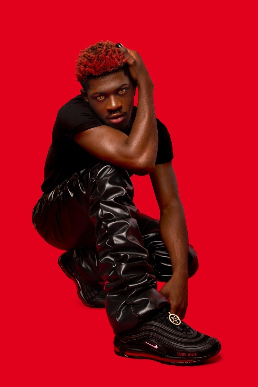 Satanistické boty s lidskou krví? Nike žaluje slavného rappera kvůli kontroverzní fanouškovské kolekci.
