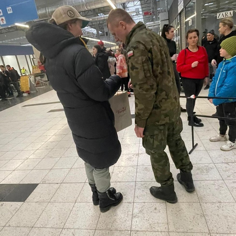 Lilia Khousnoutdinová osobně zavezla pomoc na hranice a odvezla uprchlíky