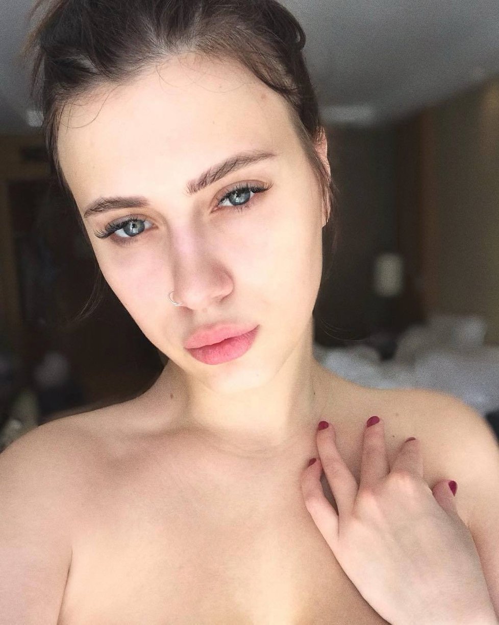 Nejvíce sexy hráčka pokeru světa Lilija Novikova (†26) zemřela při nehodě v koupelně.