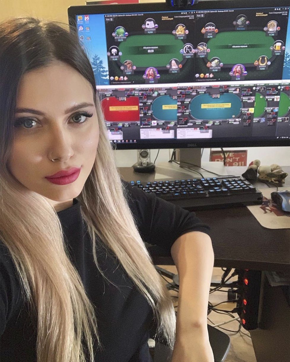 Nejvíce sexy hráčka pokeru světa Lilija Novikova (†26) zemřela při nehodě v koupelně.