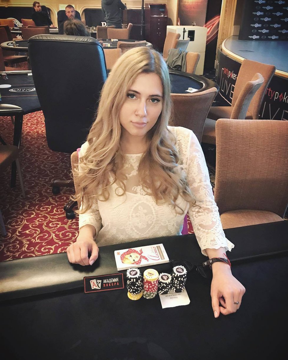 Nejvíce sexy hráčka pokeru světa Lilija Novikova (†26) zemřela při nehodě v koupelně.