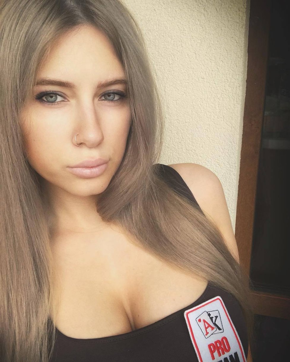 Nejvíce sexy hráčka pokeru světa Lilija Novikova (†26) zemřela při nehodě v koupelně.