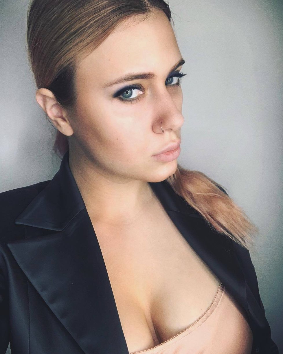 Nejvíce sexy hráčka pokeru světa Lilija Novikova (†26) zemřela při nehodě v koupelně.