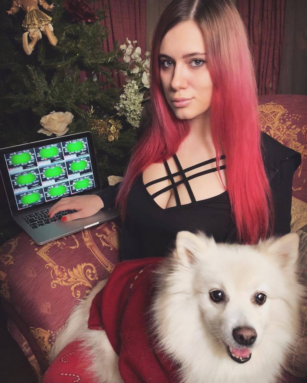 Nejvíce sexy hráčka pokeru světa Lilija Novikova (†26) zemřela při nehodě v koupelně.