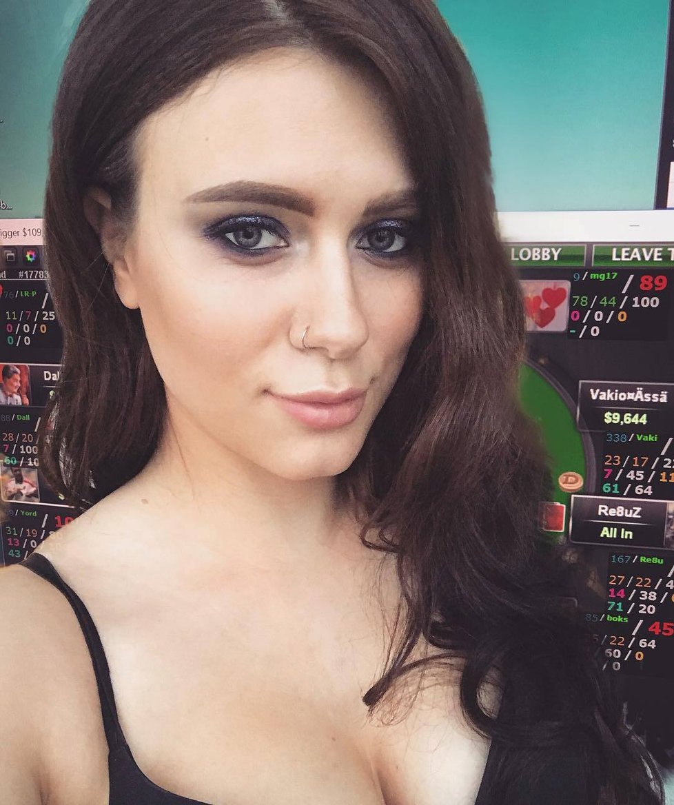 Nejvíce sexy hráčka pokeru světa Lilija Novikova (†26) zemřela při nehodě v koupelně.