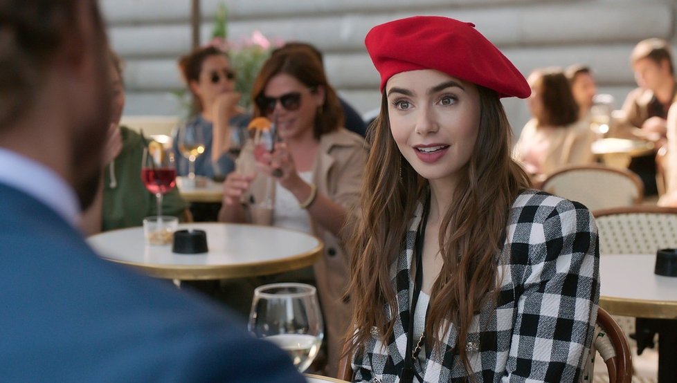 Lily Collins v seriálu Emily in Paris