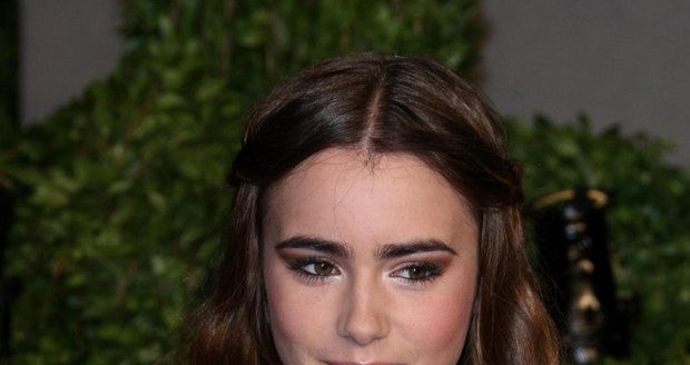 Lily Collins má dokonalé obočí pro hlavní roli! říká režisér