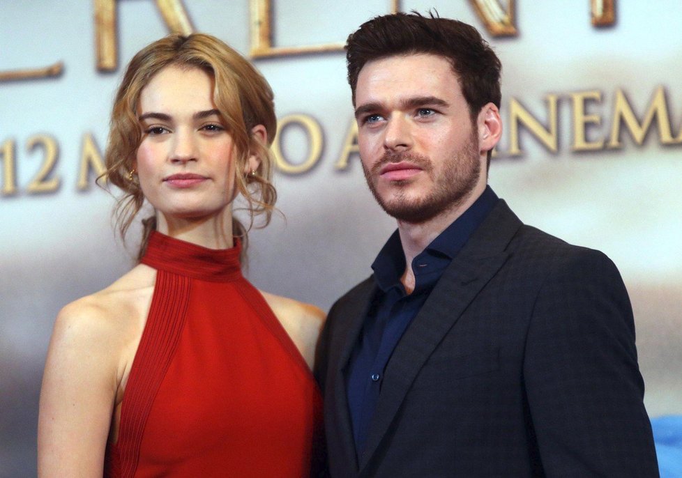 Lily Jamesová a Richard Madden