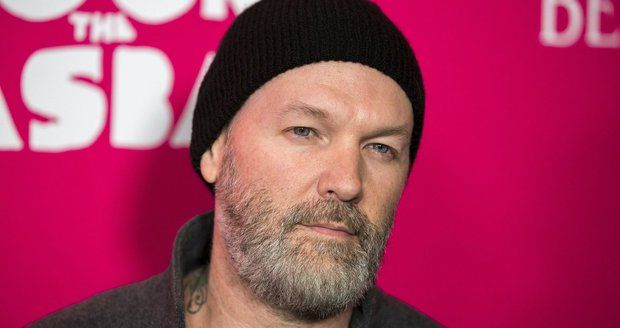 Frontman skupiny Limp Bizkit nesmí na Ukrajinu. Ohrožuje prý bezpečnost státu