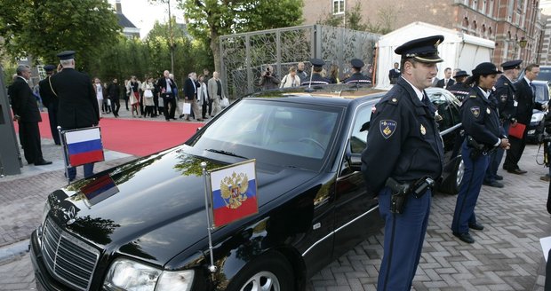 Limuzínou značky Mercedes jezdí i ruský prezident.