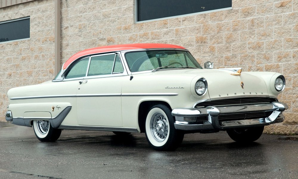 Kupé s dlouhým názvem Lincoln Capri Special Custom Hardtop Coupe pocházelo z roku 1955.