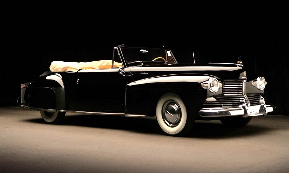 Pro modelový rok 1942 prošel Lincoln Continental výraznou modernizací.