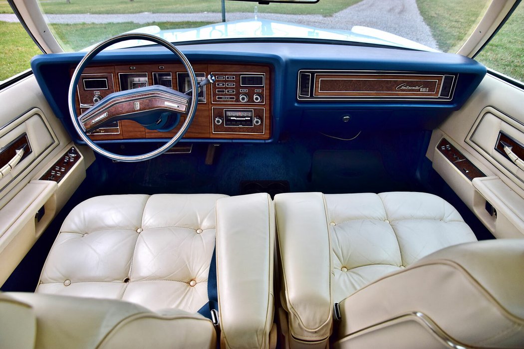 Lincoln Continental Mark IV (1975)