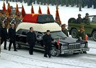 KLDR: Státní pohřeb je přehlídkou klasických limuzín (video)