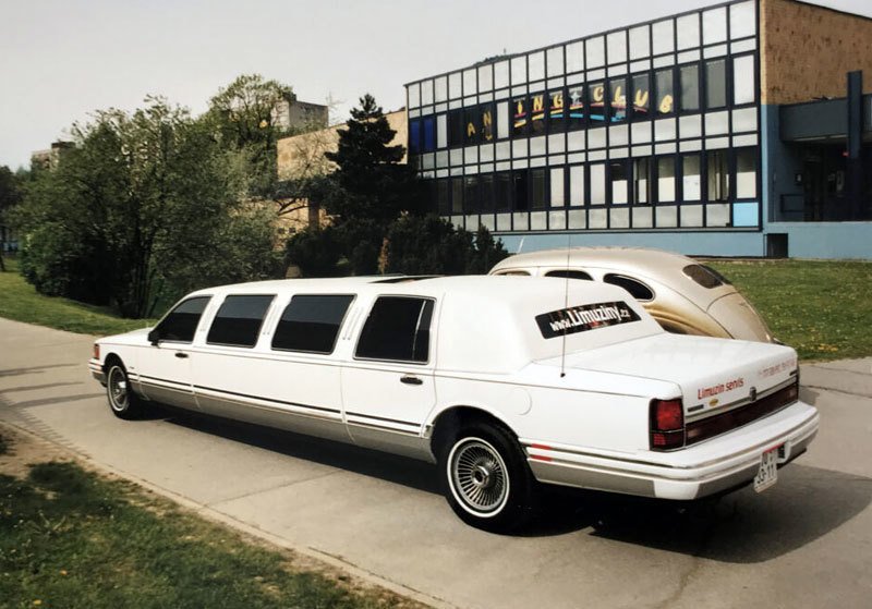 Lincoln Town Car Limousine