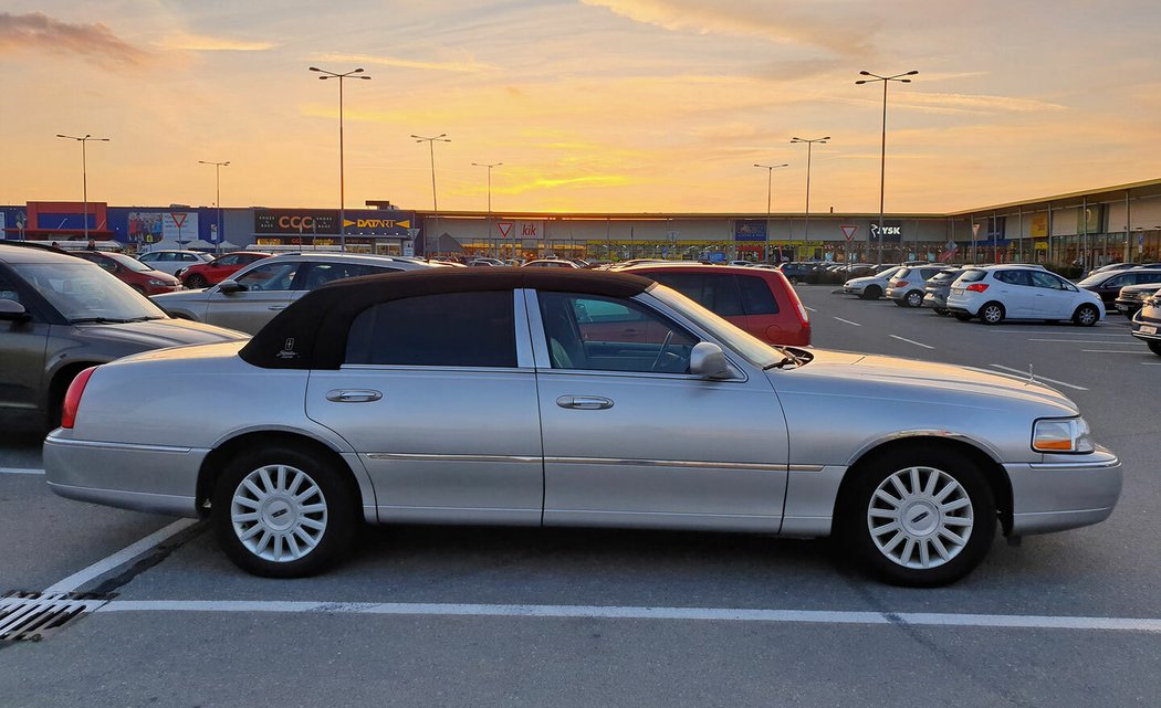 Lincoln Town Car