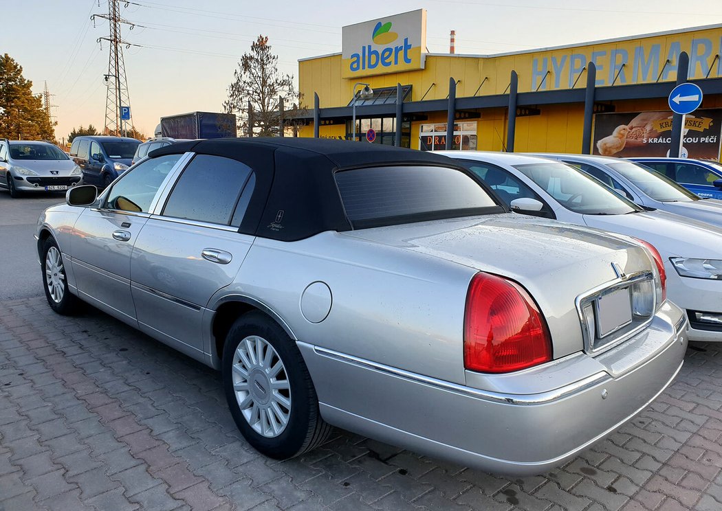 Lincoln Town Car