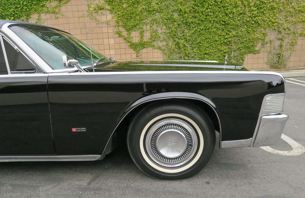 Prodloužený Lincoln Continental Steva McQueena
