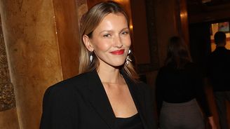 Linda Bartošová a Královny Brna: Chápu je. Skoro jsem byla jednou z nich Linda Bartošová a Královny Brna: Chápu je. Skoro jsem byla jednou z nich