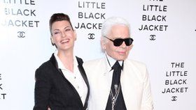 Linda Evangelista a Karl Lagerfeld v černobílé klasice