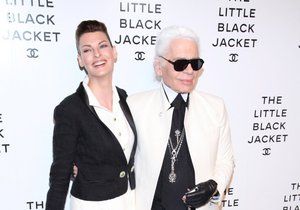 Linda Evangelista a Karl Lagerfeld v černobílé klasice