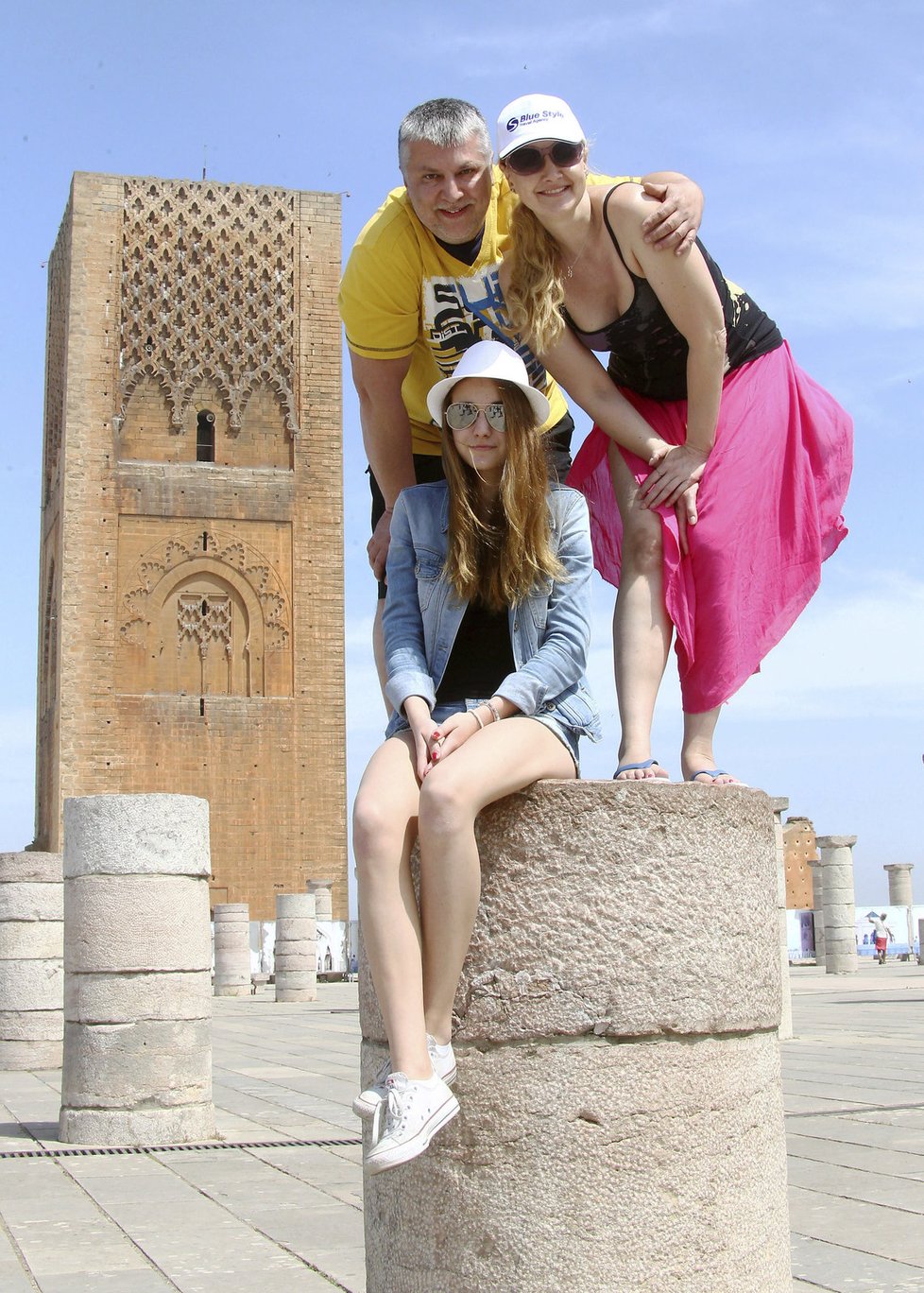 Linda se svým přítelem a dcerou v Maroku.