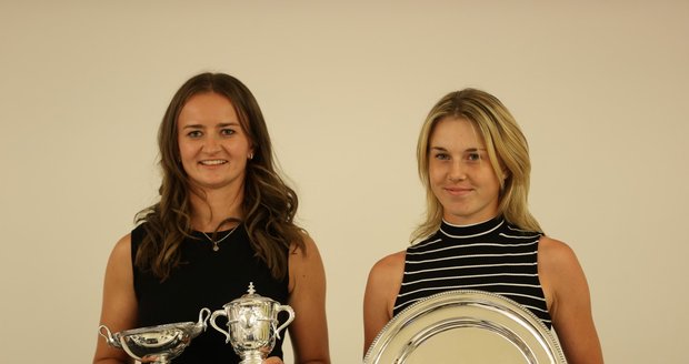 La tenista Linda Nosková en una foto de archivo con Barbora Krejčíková. La tenista Linda Nosková en una foto de archivo con Barbora Krejčíková.