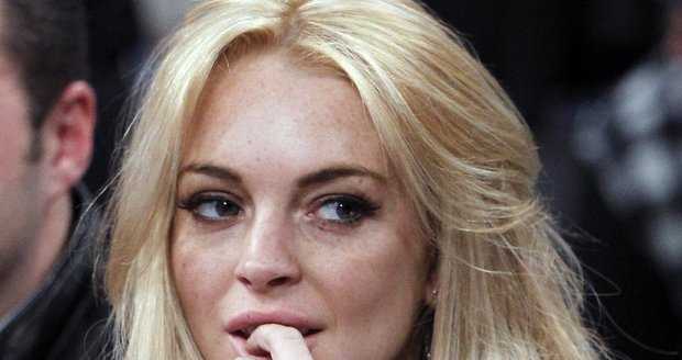 Lindsay Lohan je podezřelá z krádeže náhrdelníku.