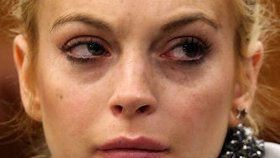 Lindsay Lohan v minulosti měla problémy se zákonem a musela nosit elektronický náramek, který jí hlídal