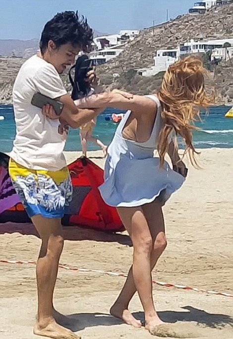 Herečku Lindsay Lohan fyzicky napadl její přítel Jegor Tarabasov.