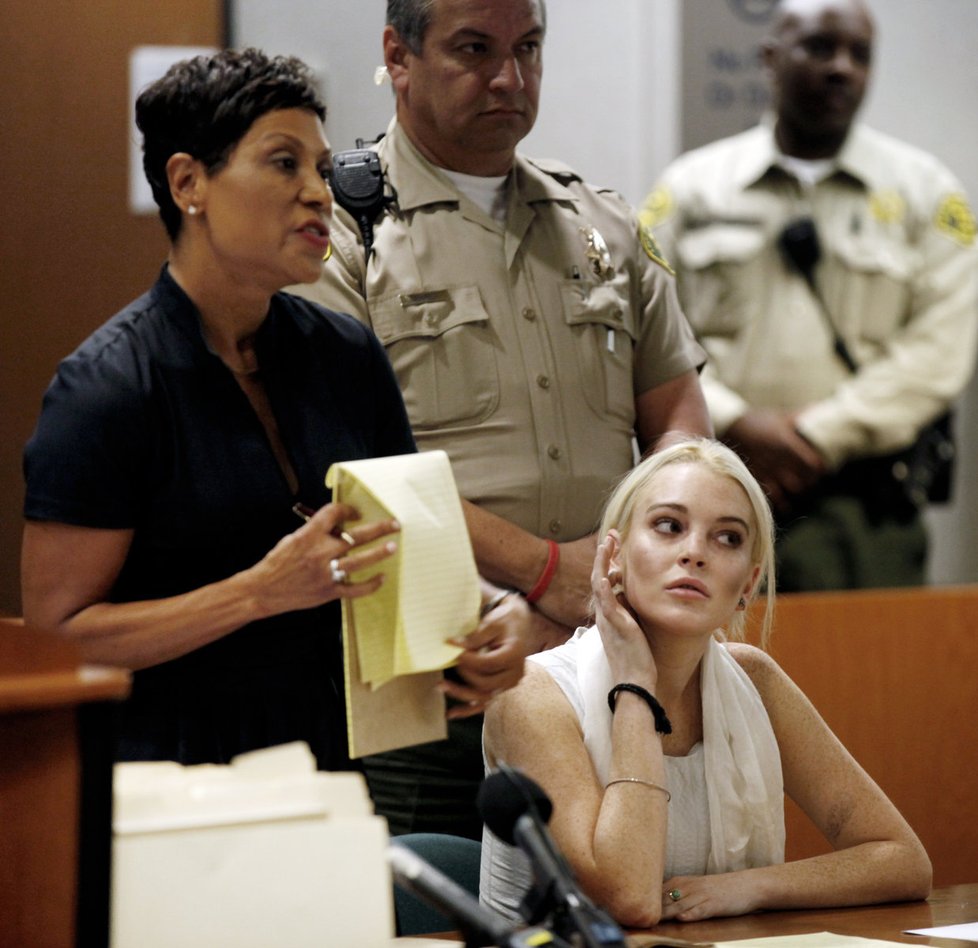 Právnička Lindsay Lohan Shawn Holley Chapman nedokázala herečku u soudu dostatečně obhájit