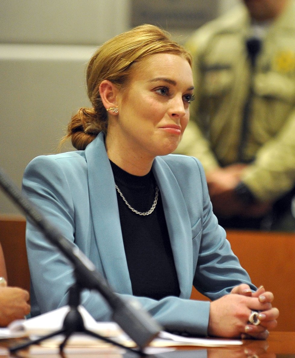 Lindsay vypadala dojatě, když ji před rokem soudkyně zrušila podmínku.