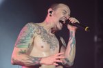 Frontman kapely Linkin Park Chester Bennington zemřel