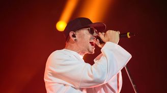 Zpěvák kapely Linkin Park Chester Bennington spáchal sebevraždu